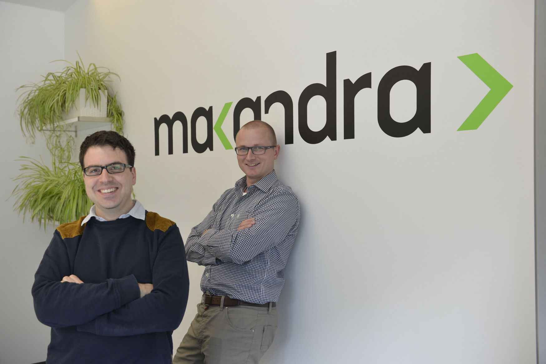 Henning und Thomas vor dem alten makandra-Logo 2014